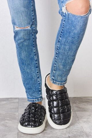 Black / 6 Melody Puffer Plush Slippers