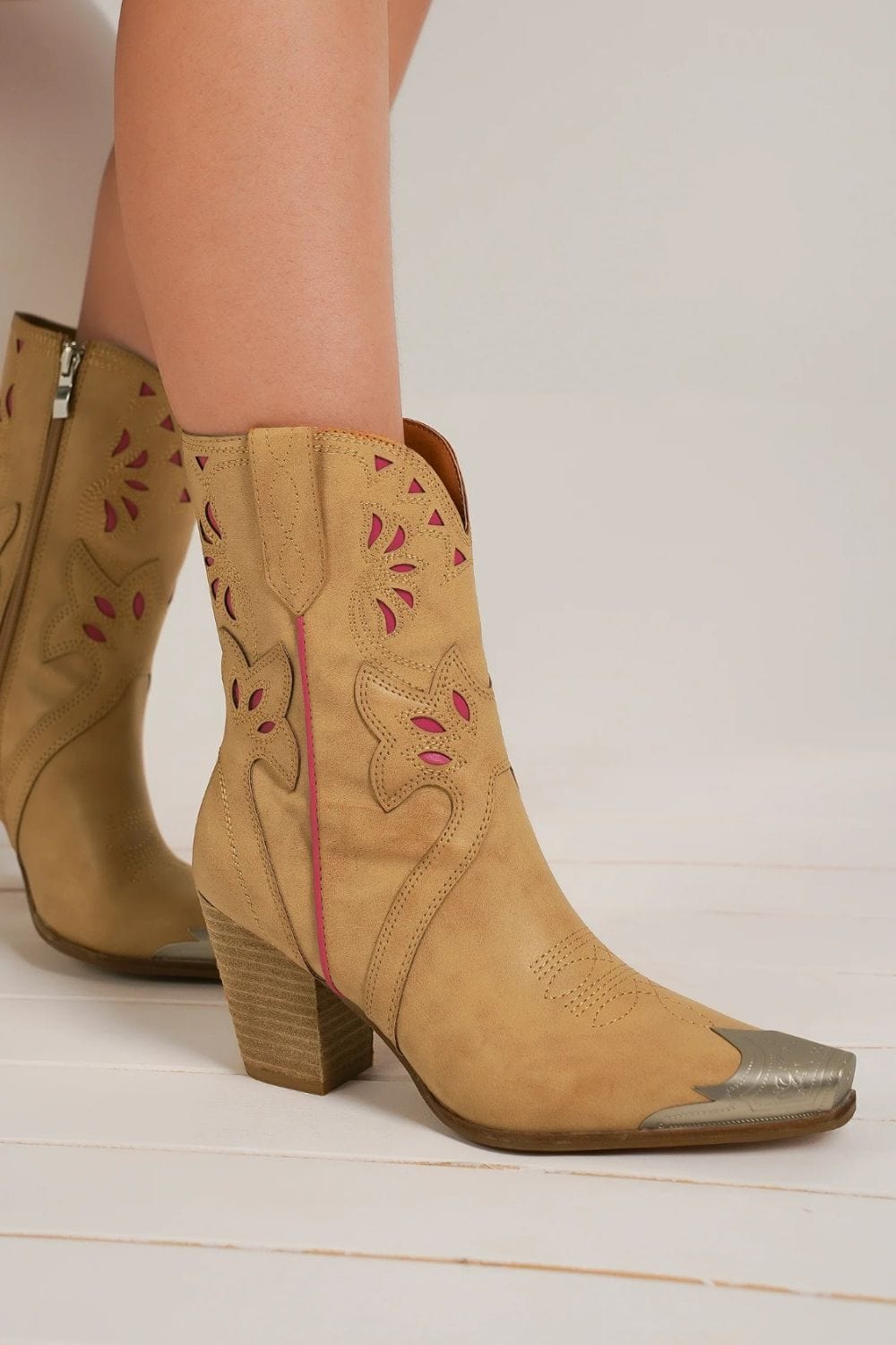 Camel / 5.5 Beast Fashion Cut-Out Floral Embroidery Boots