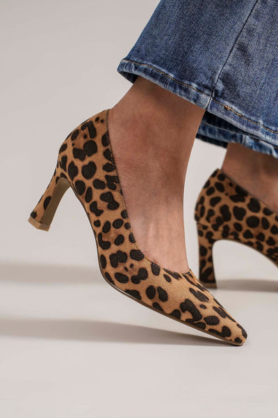 Leopard / 6 Beast Fashion Faux Suede Leopard Point Toe Pumps