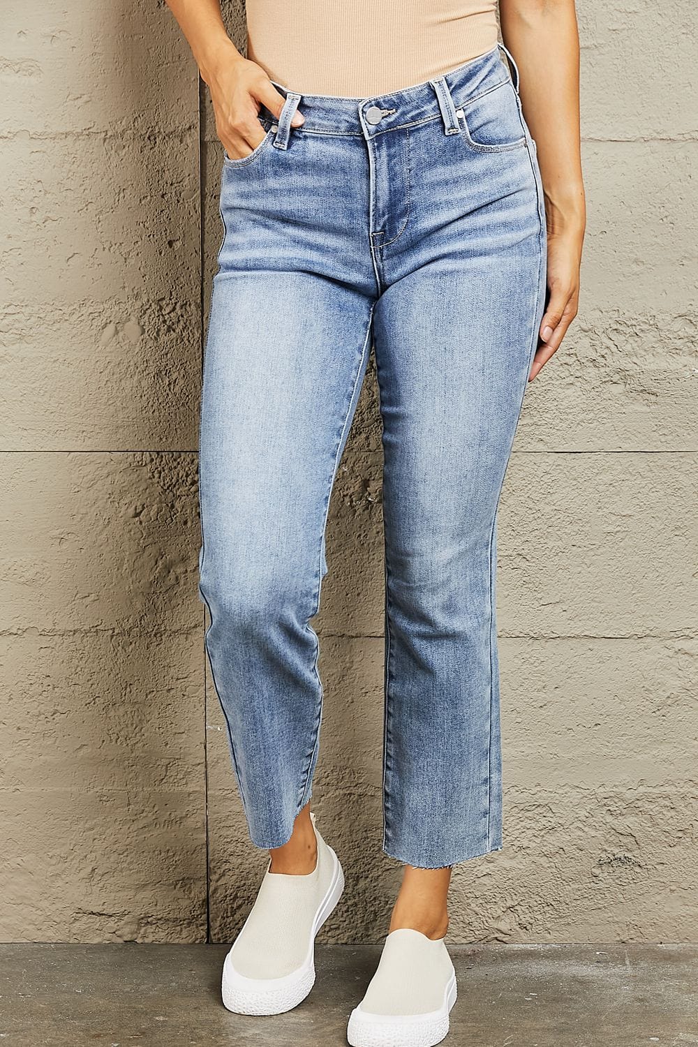Medium / 25 Mid Rise Cropped Slim Jeans