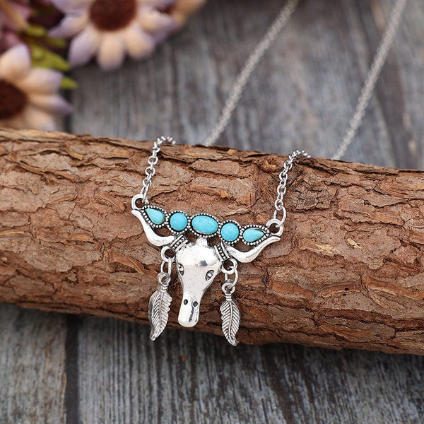 Silver / One Size Artificial Turquoise Cow Shape Necklace